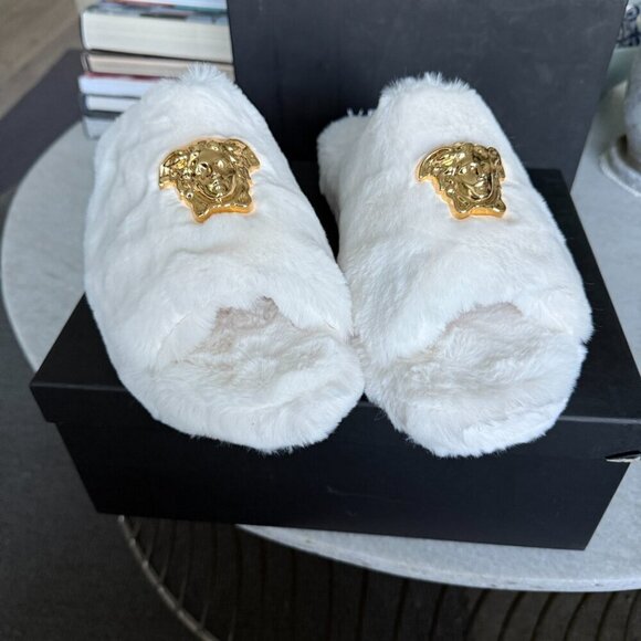 VERSACE Medusa Men's Lavender Faux Purple Slippers, sizes 43, 45 - Picture 6 of 13